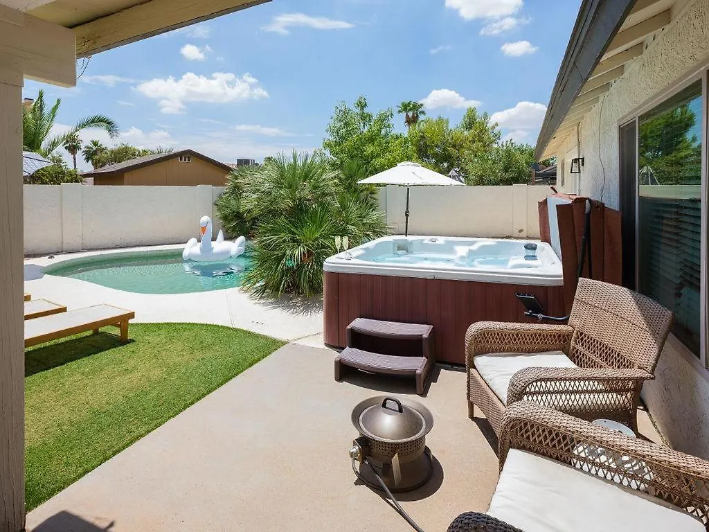 Players Paradise-Private Pool-Golf-Shuffle Board スコッツデール